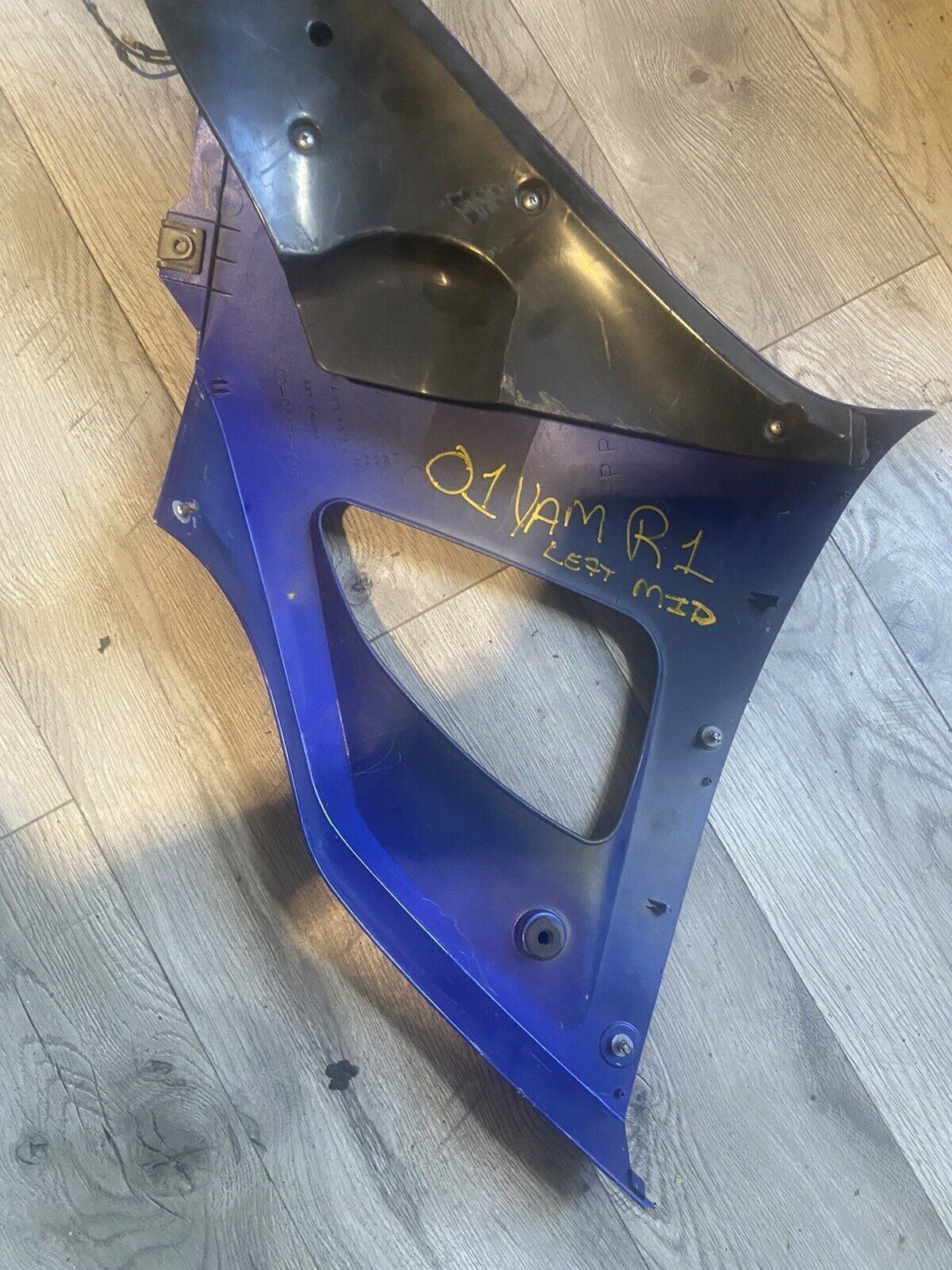 00 01 YAMAHA R1 YZF R1 LEFT FAIRING LEFT MID FAIRING