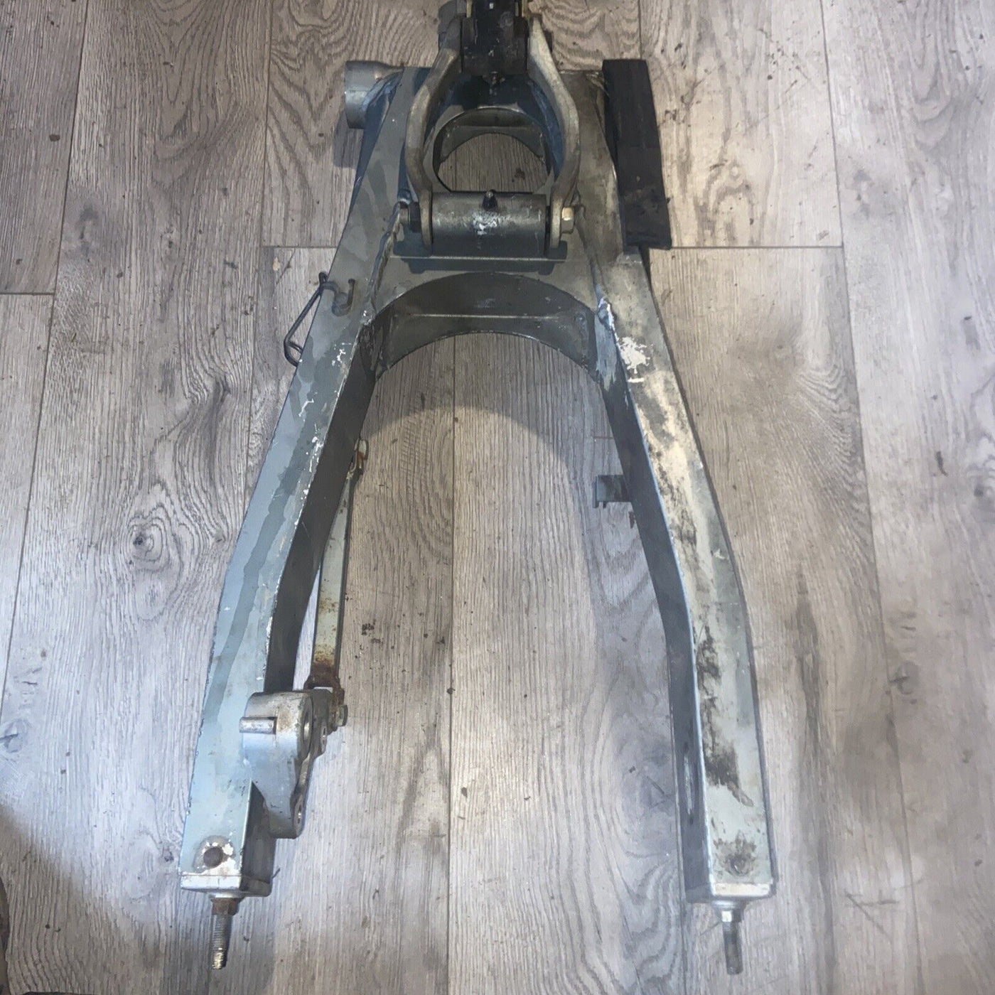 1992 KAWASAKI NINJA ZX6D REAR SWINGARM BACK SUSPENSION SWING ARM