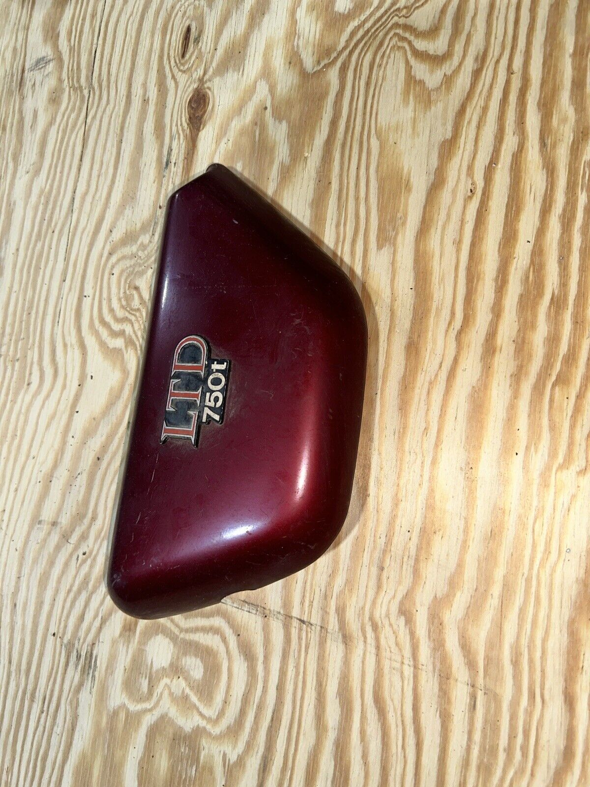 1980 Kawasaki KZ750t LTD Twin red left side cover with emblem badge