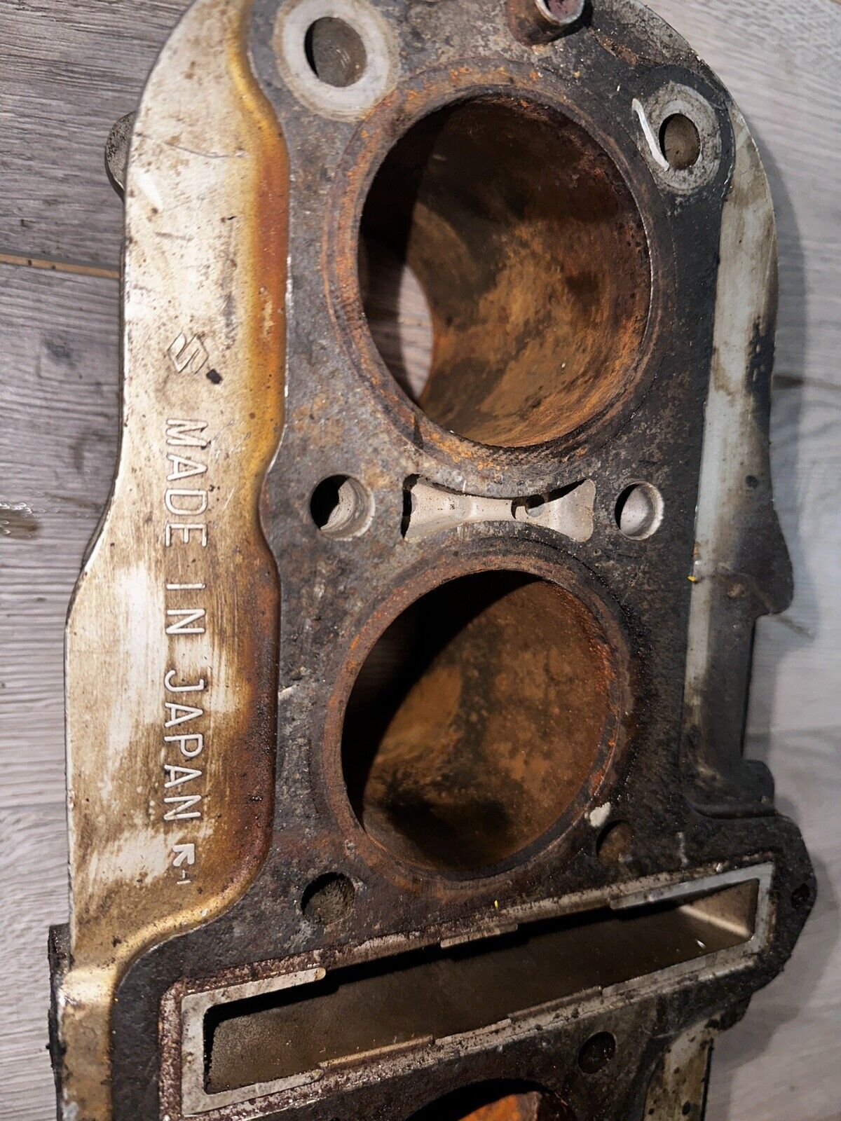 2002 Yamaha YZF R6 R6R OEM Rear Right RH Foot Peg Rest Bracket Hanger