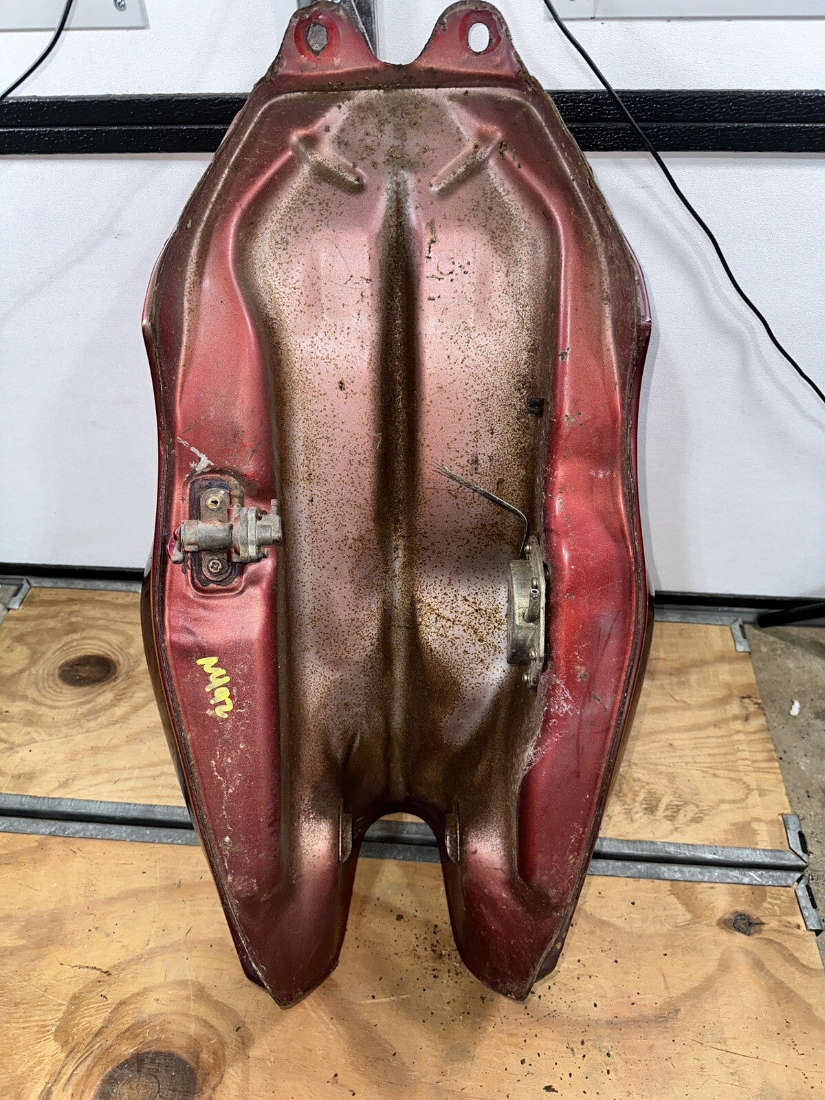 1982 Suzuki GS1100E Fuel Tank GS1100 E GS 1100 E GAS