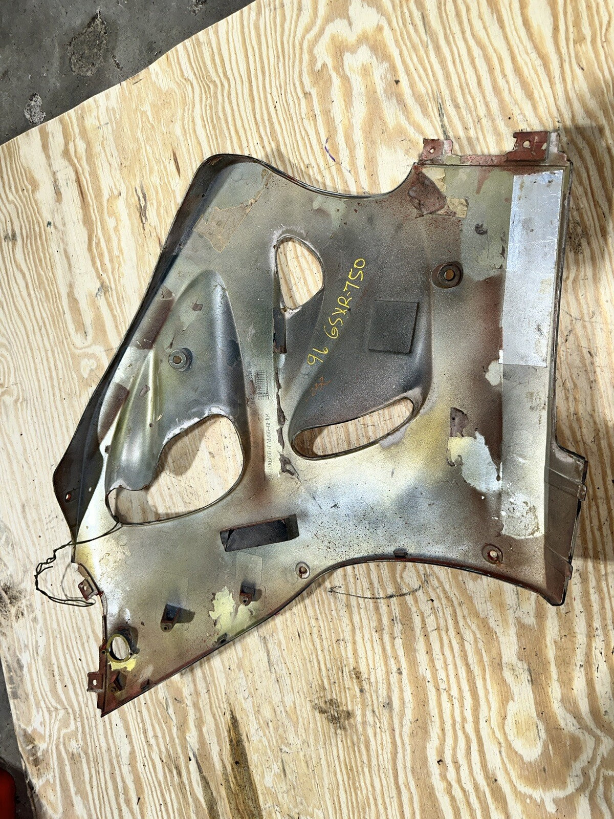 96-99 SUZUKI GSXR750 RIGHT LOWER MID UPPER SIDE FAIRING COWL 