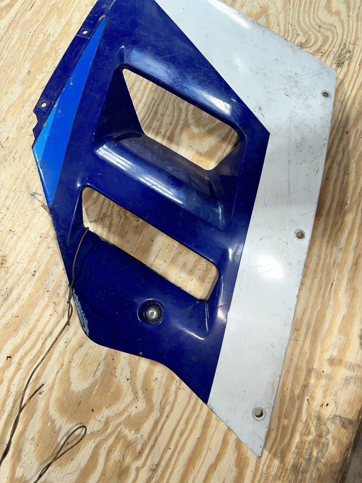 SUZUKI GSXR 750 1100 L 1989-90 94481-40C0 R RH RIGHT MID SIDE FAIRING PANEL