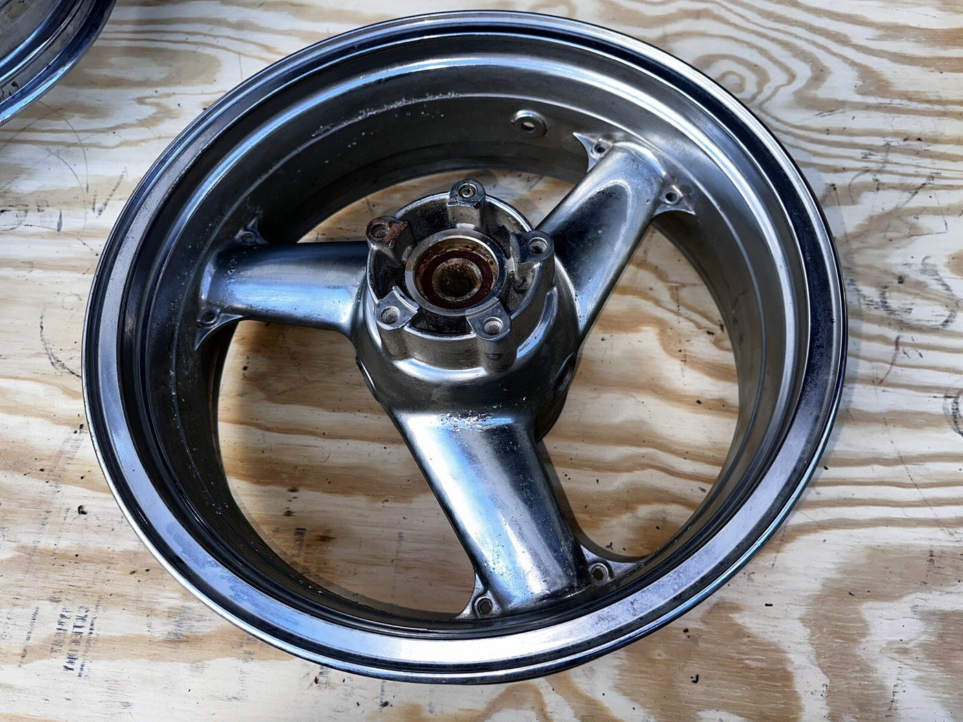 1994 94 95 96 97  Kawasaki Ninja ZX9R ZX900B ZX9 CHROME REAR WHEEL BACK RIM 