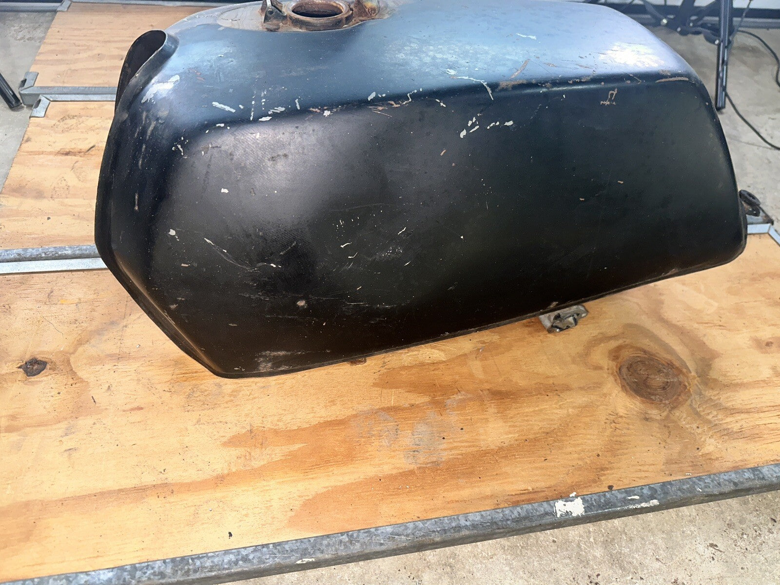 1976 1977 Yamaha XS500 XS 500 OEM Fuel Gas Tank 1A8-24110-01-09