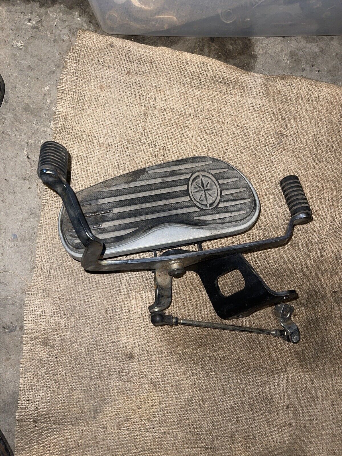 97 Yamaha XVZ 13 1300 XVZ1300 Royal Star front left foot rest peg board shifter