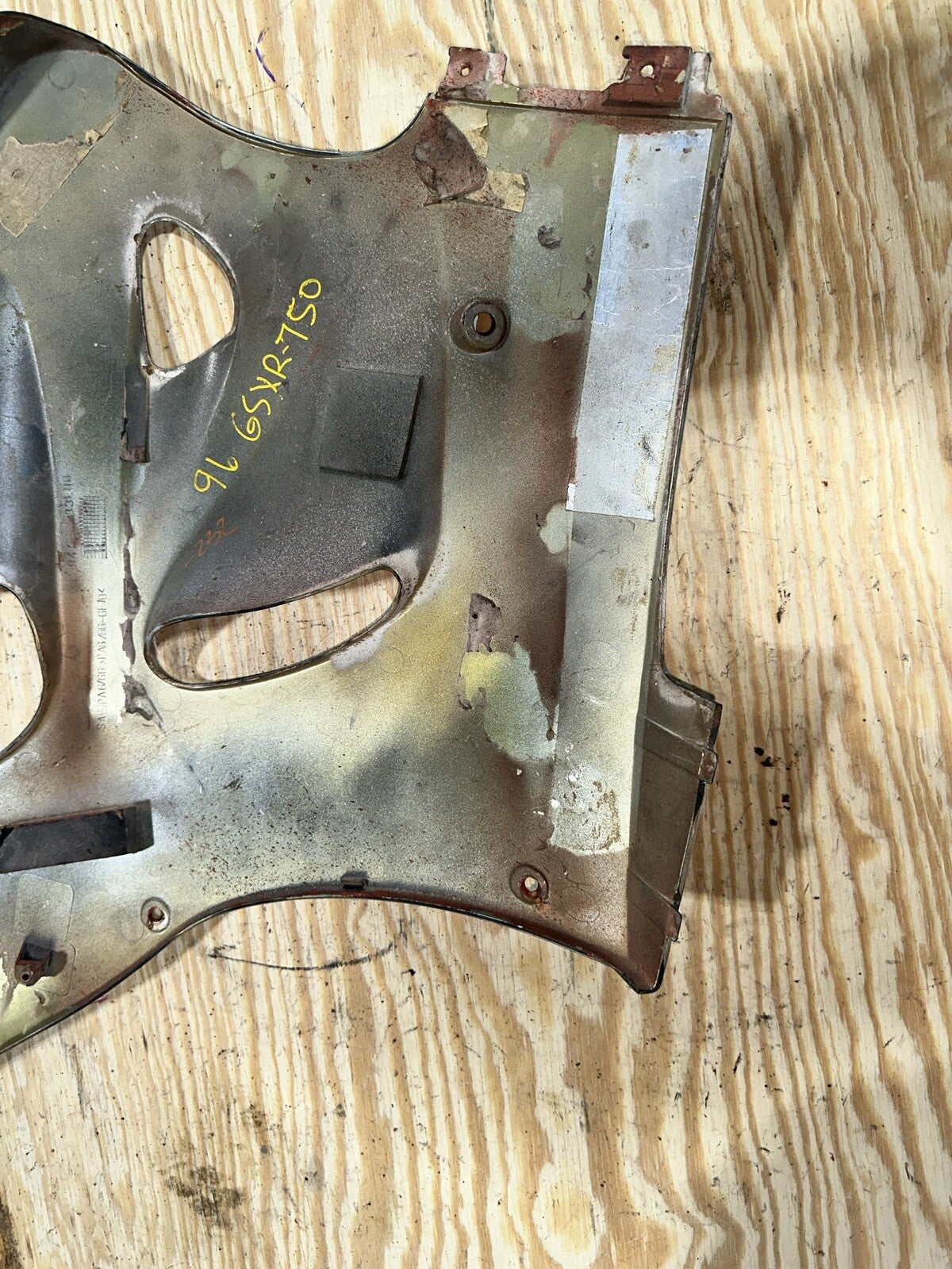 96-99 SUZUKI GSXR750 RIGHT LOWER MID UPPER SIDE FAIRING COWL 