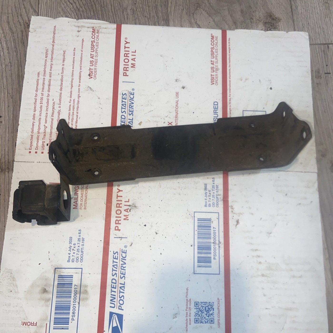 93 GSXR GSX R 750 GSXR750 Suzuki battery box mount rear fender bracket inner