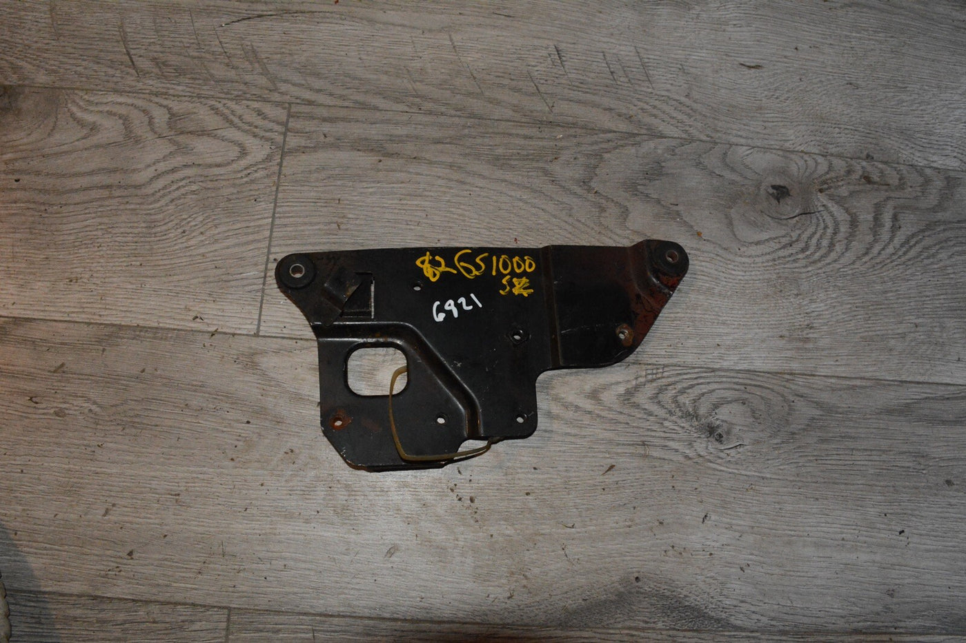 82 gs 1000 frame bracket