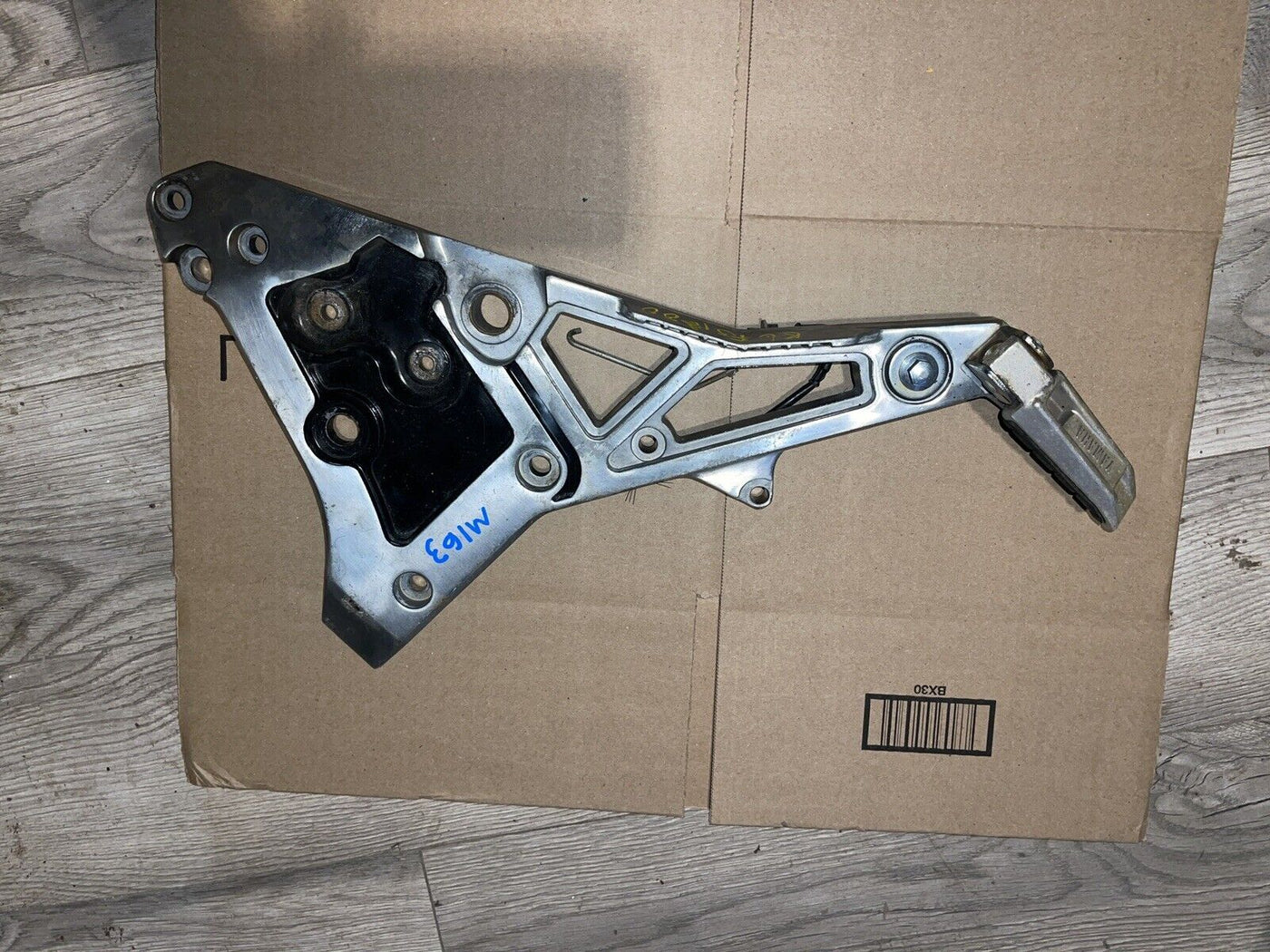 Yamaha FJ1200 Right Side Foot Peg Rest Mount Bracket 