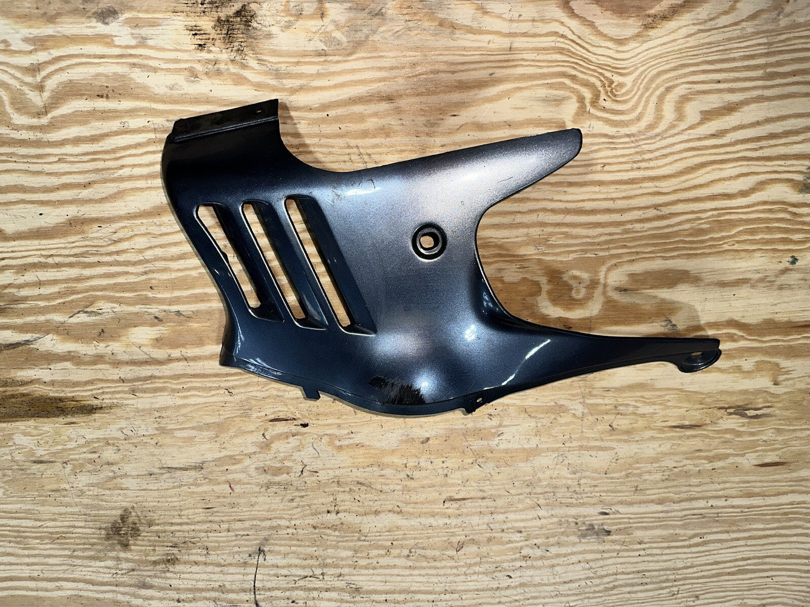 88-97 SUZUKI KATANA 600 GSX600F RIGHT LOWER BOTTOM BELLY SIDE FAIRING COWL 