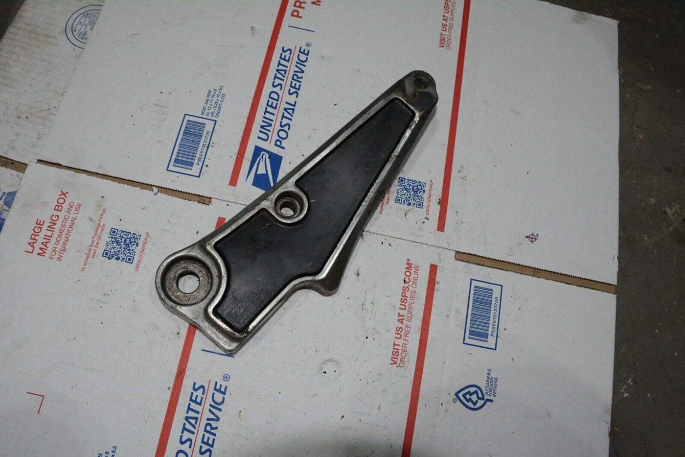 Suzuki 1982 GS750 GS1100 E GS 750 1100 left Foot Peg Bracket Footpeg Mount