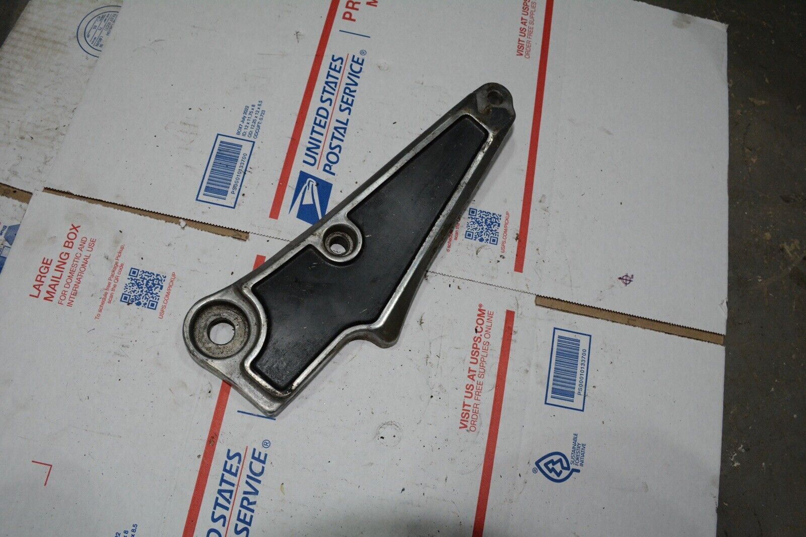 Suzuki 1982 GS750 GS1100 E GS 750 1100 left Foot Peg Bracket Footpeg Mount