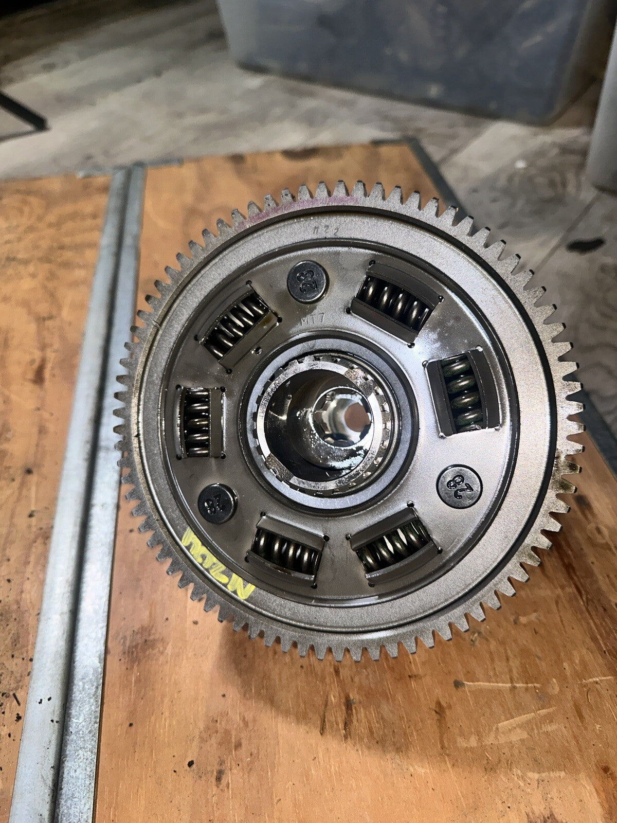 04-05 Suzuki GSXR 600 GSXR600 Clutch Basket Hub No Springs Or Bolts