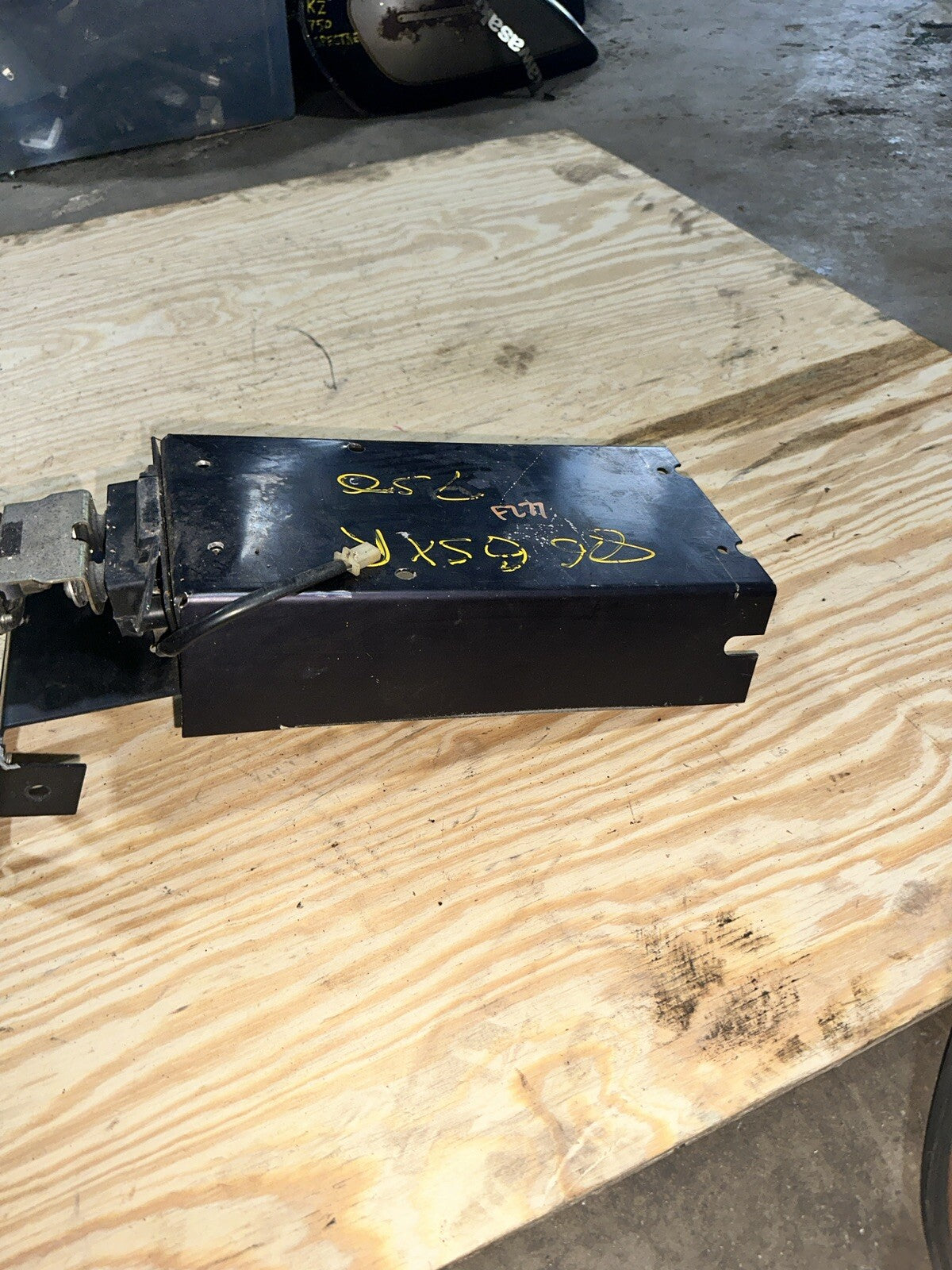 86-87 Gsxr GSX-R Tray Under Tray