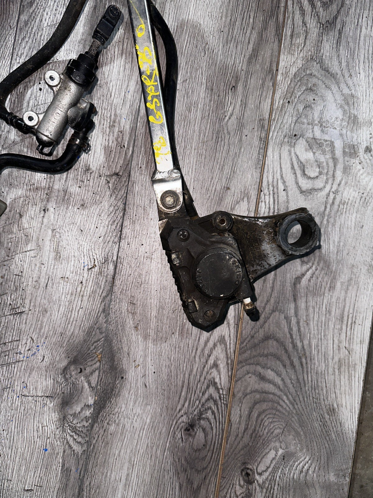 1998 SUZUKI GSXR750 REAR BACK BRAKE CALIPER W/ MASTER