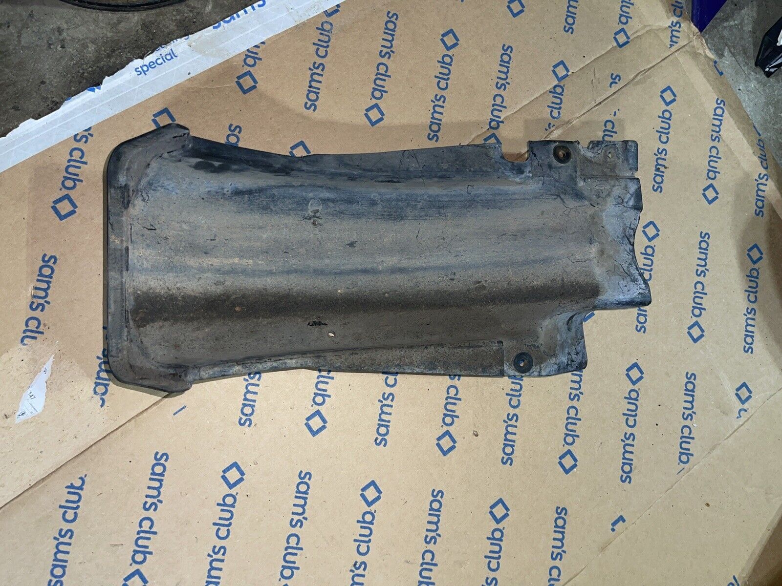 YAMAHA FJ600 FZ600 FZ600U OEM REAR BACK FENDER MUD GUARD 33M-21629-00-00 MY52