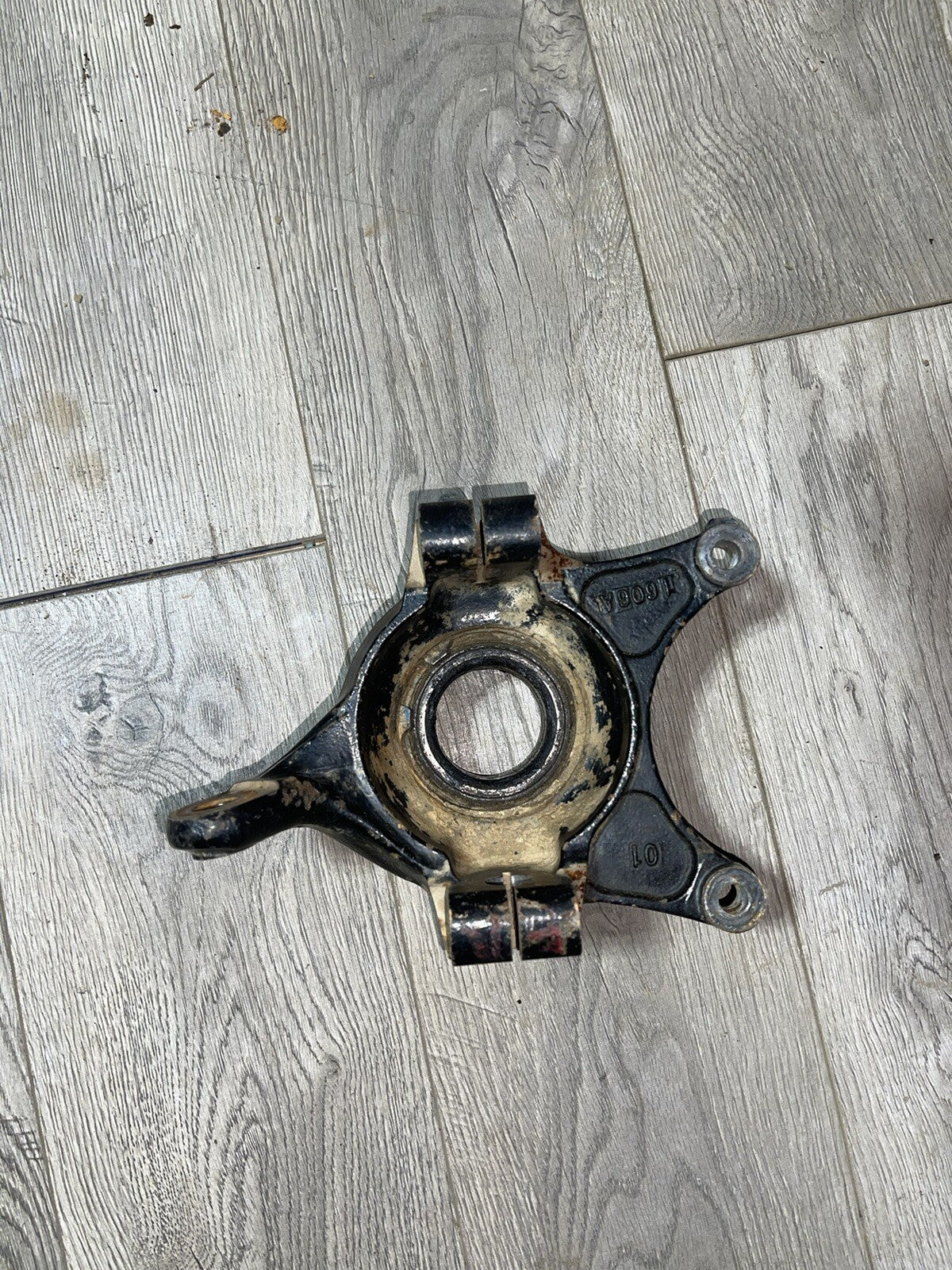 2018 Polaris General Deluxe Right Front Knuckle 5139094