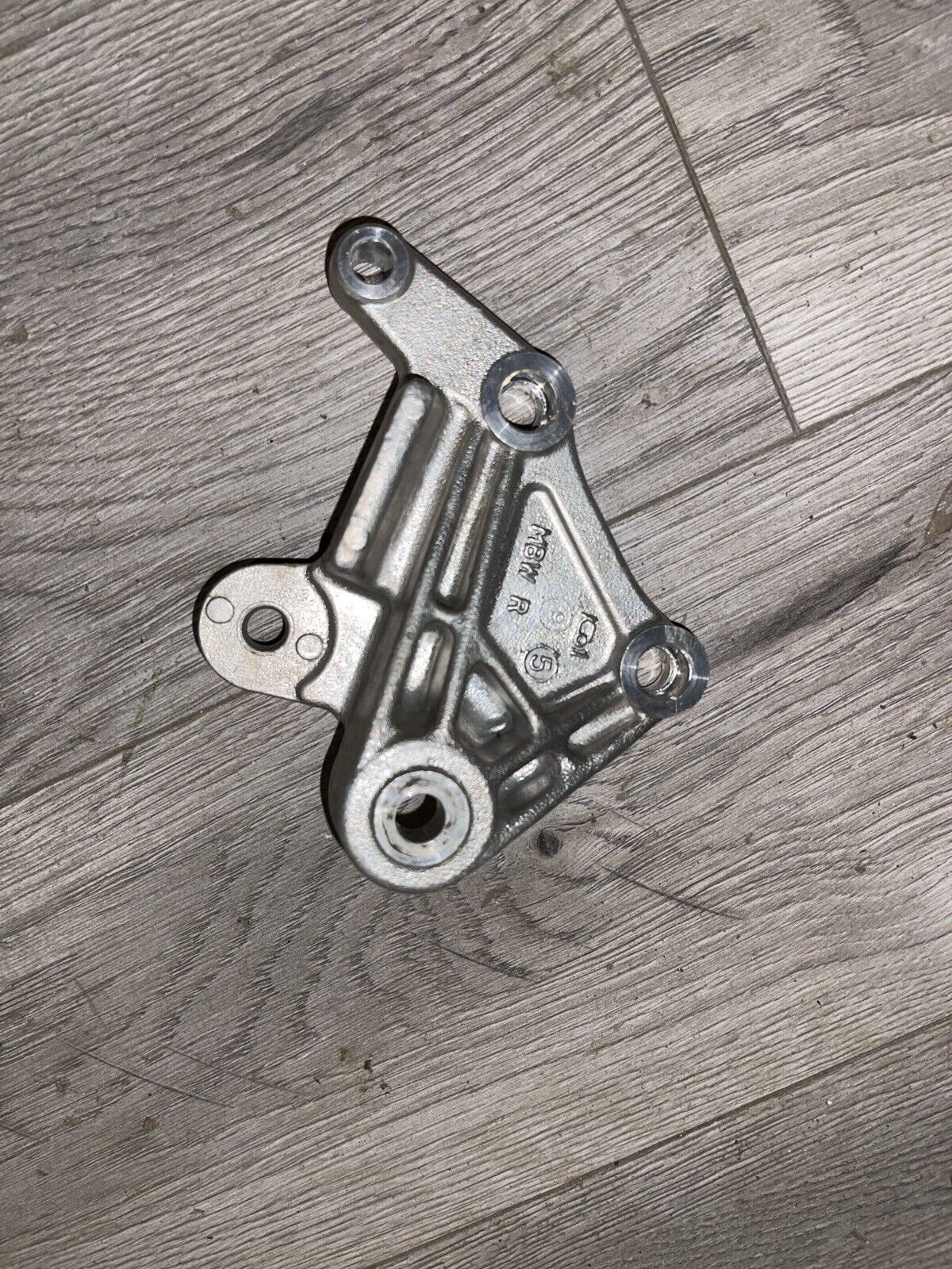 02 Honda CBR 600 F4i Motor Mounts 69E
