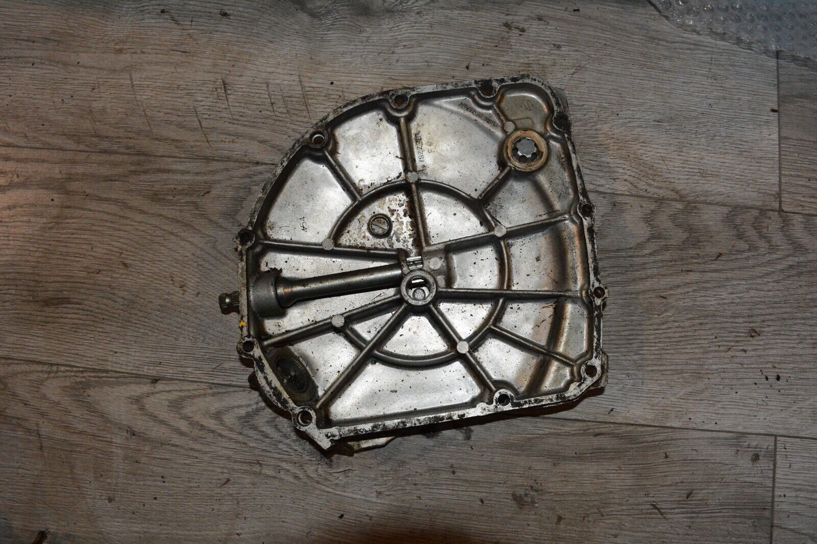 1981 1982 Suzuki GS750 Engine Motor Clutch Cover 11340-45401 80 81 82 83 