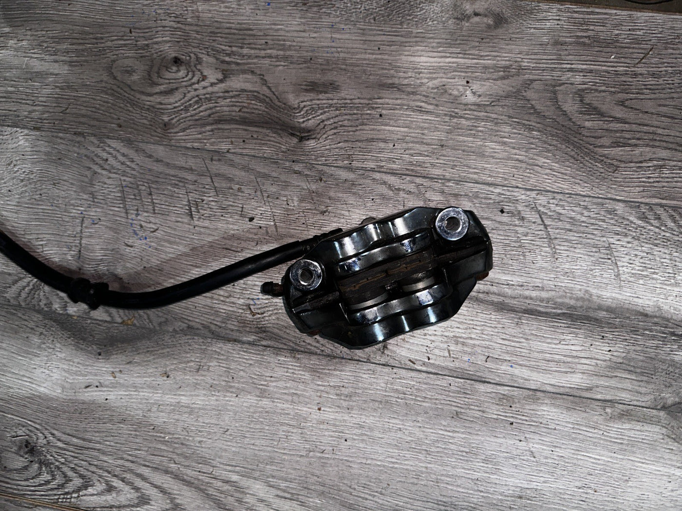 2003 2004 SUZUKI GSXR1000 LEFT FRONT BRAKE CALIPER