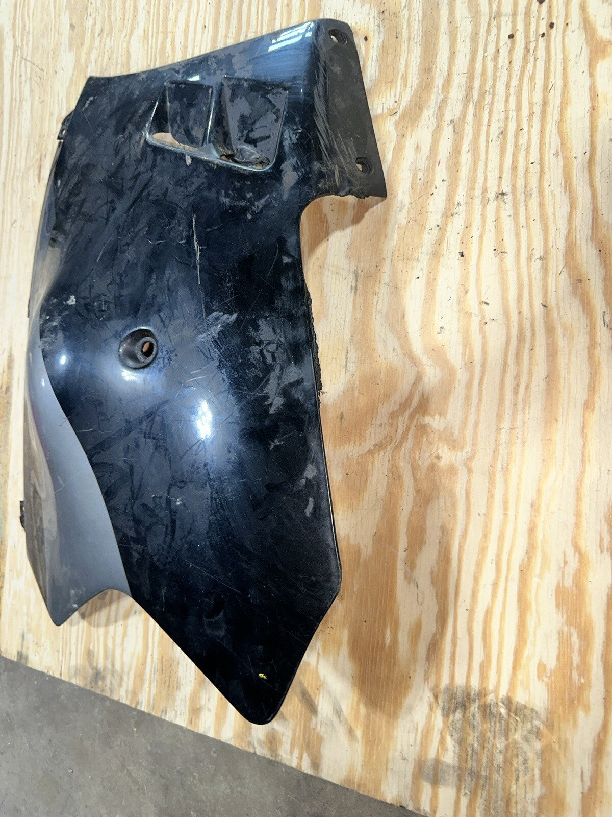 1989 1990 89 90 SUZUKI GSXR1100  FRONT LOWER FAIRING COWL PLASTIC right