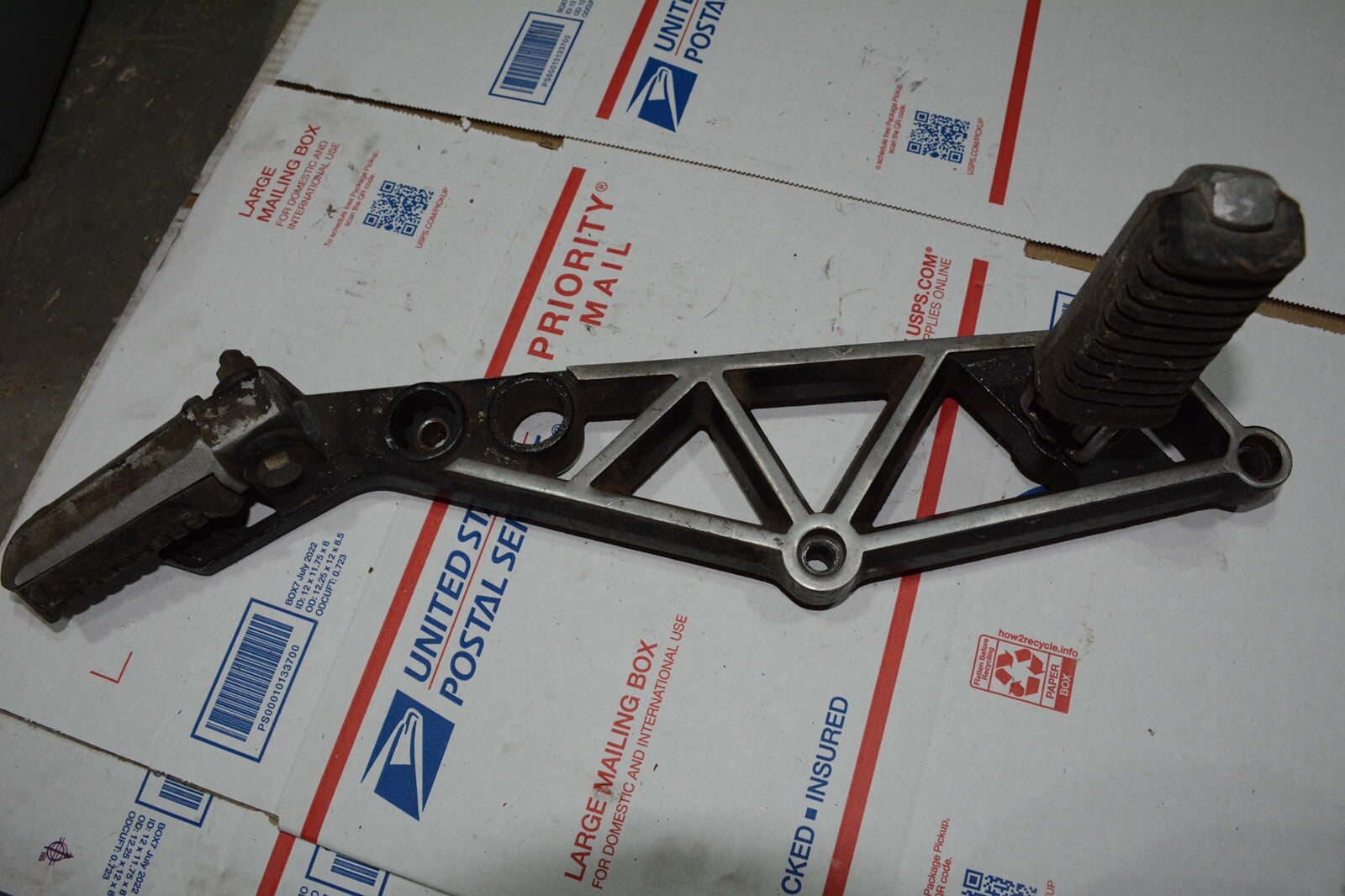 1984 83 84 Kawasaki GPZ 1100 ZX1100 OEM Left Foot Rest Bracket Pegs Assembly