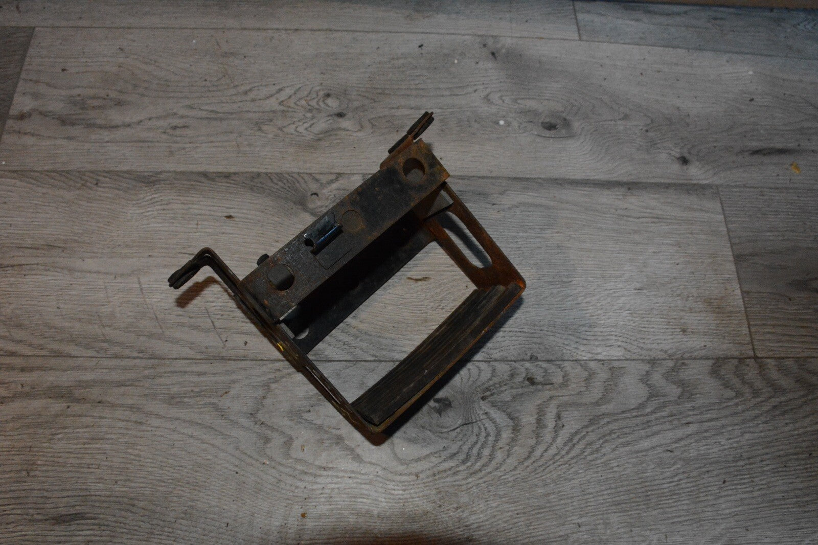 1982 Suzuki GS1000L GS1000 S700' battery box holder mount bracket tray