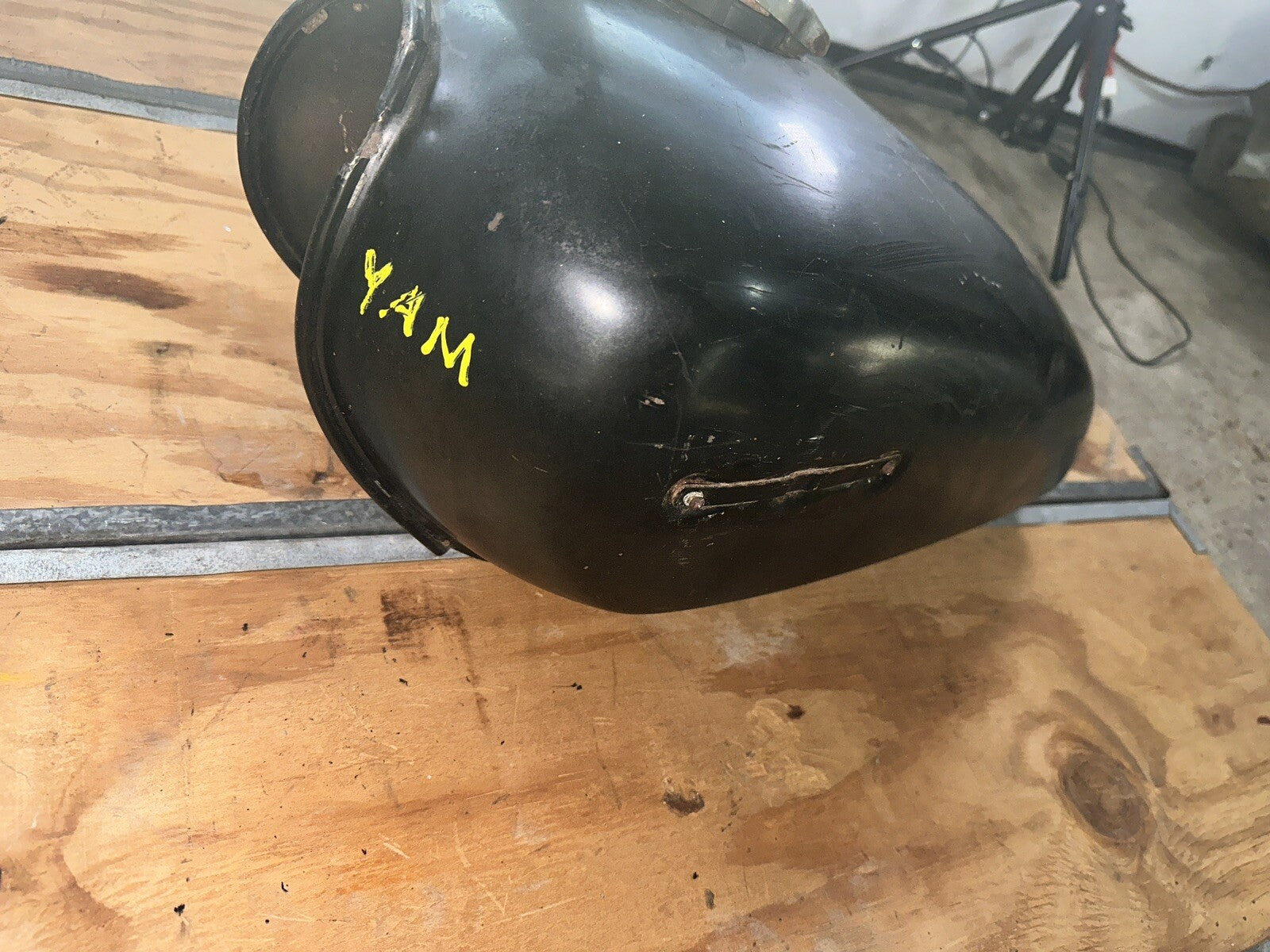 1978 Yamaha XS 650 Gas Fuel Tank 2F0-24110-00-01 1978