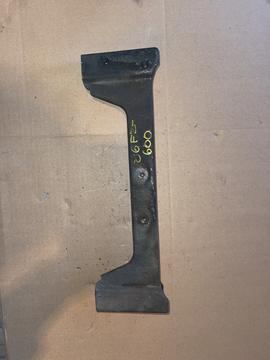 86 87 88 1986-1988 Yamaha FZ600 oil cooler mounting bracket stay Oem