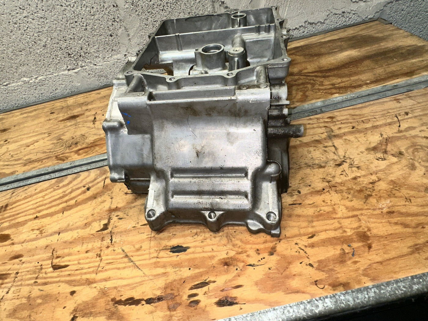 00-06 HONDA RVT 1000R RVT1000R ENGINE CASE MOTOR BOTTOM HALF CORE HOUSING