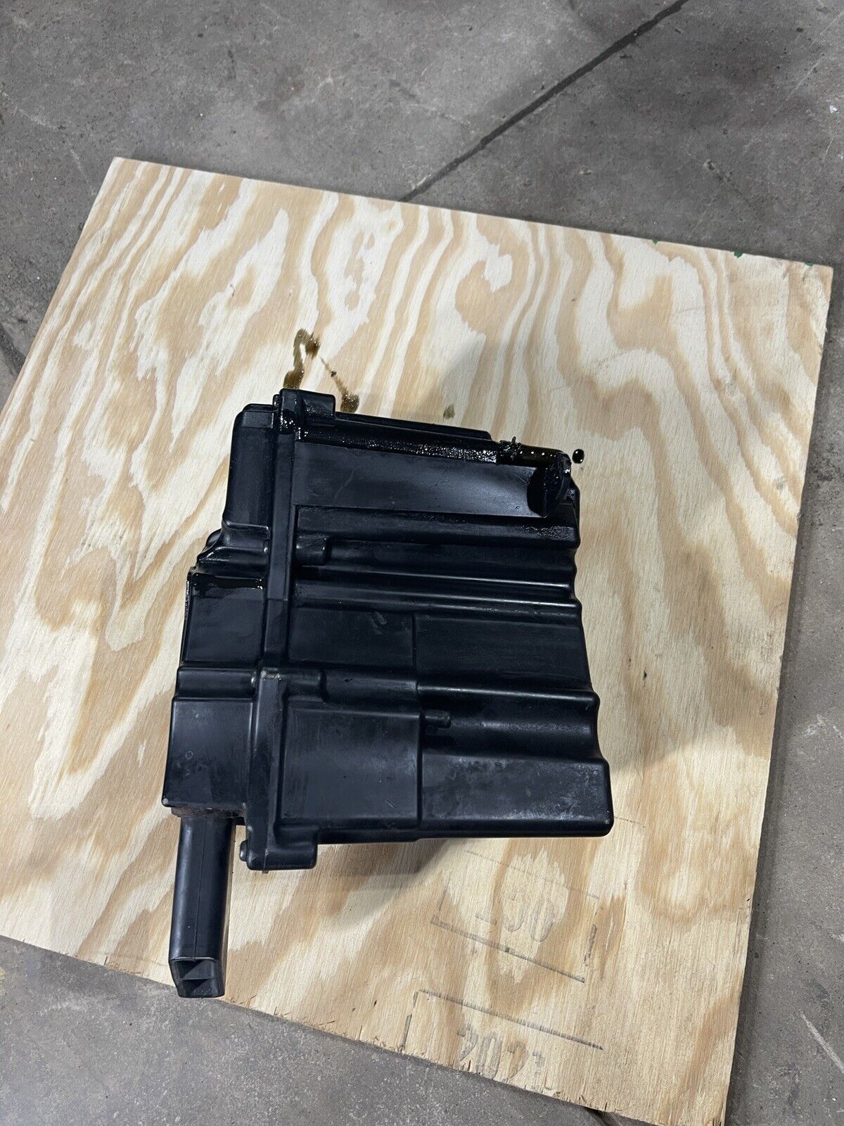 13-17 Kawasaki Ninja 300 Airbox Air Intake Filter Box 11038-0046 OEM