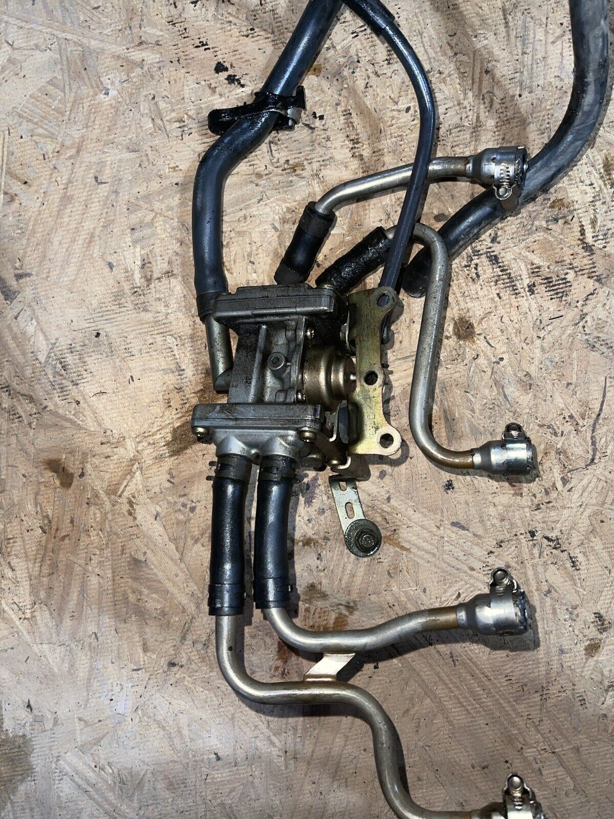 2001 YAMAHA YZF-R1 EMISSIONS BREATHER 2ND AIR VALVE VACUUM OEM YZFR1 01