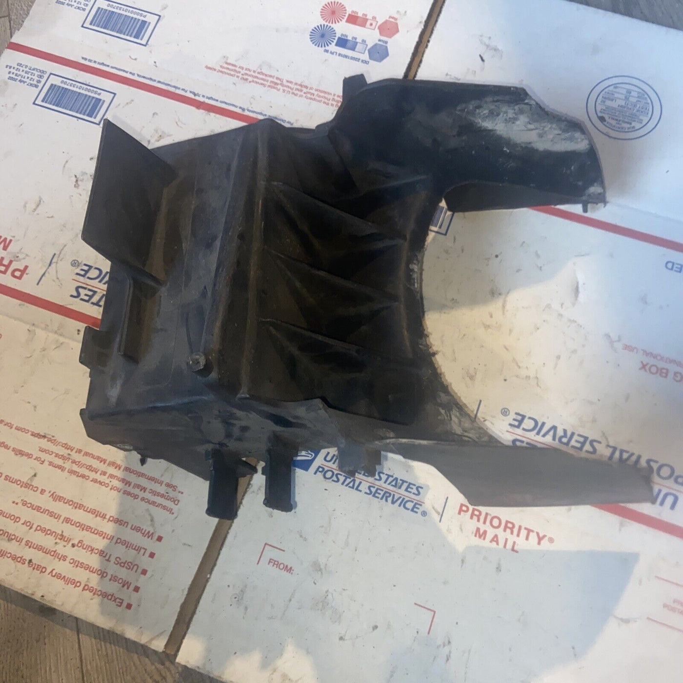 98-99 CBR 900RR BATTERY TRAY