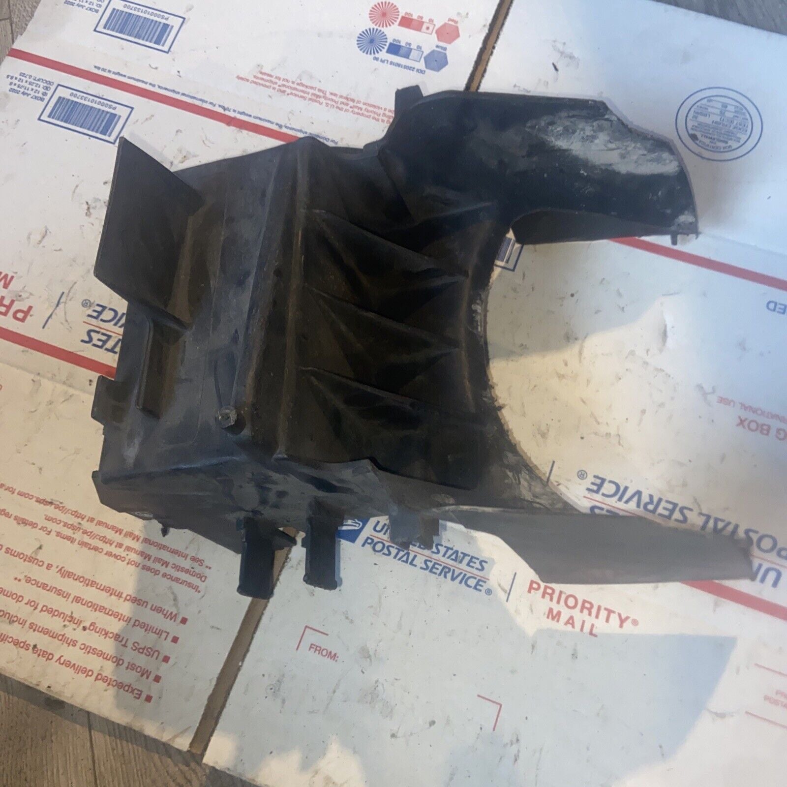 98-99 CBR 900RR BATTERY TRAY