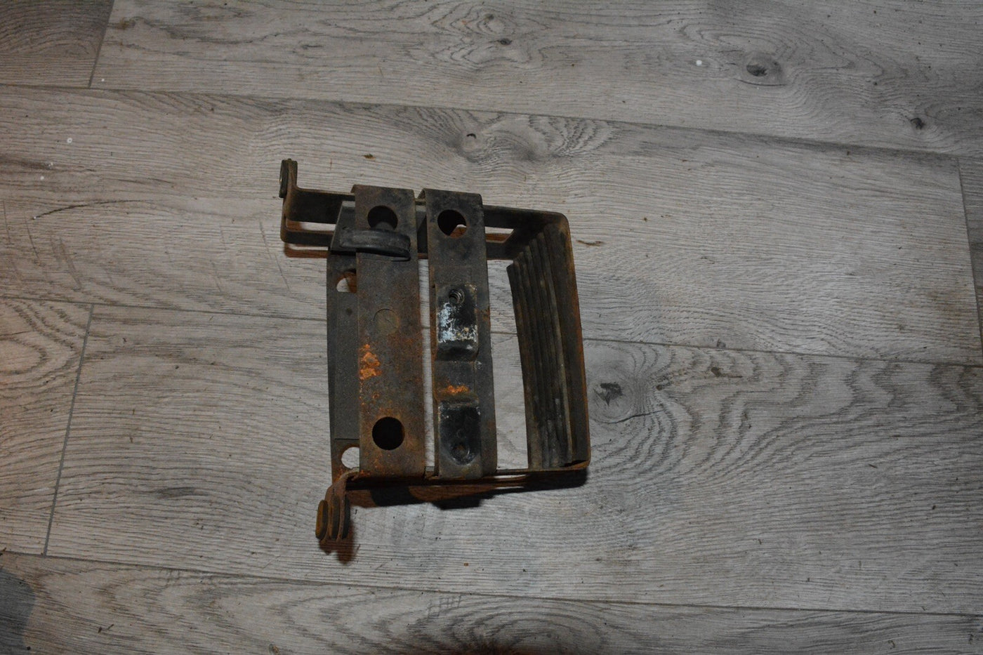 1982 Suzuki GS1000L GS1000 S700' battery box holder mount bracket tray