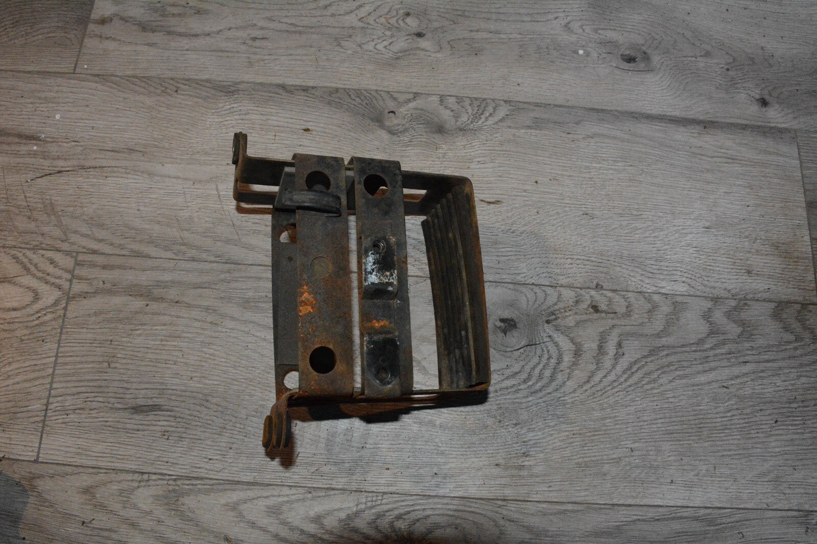 1982 Suzuki GS1000L GS1000 S700' battery box holder mount bracket tray