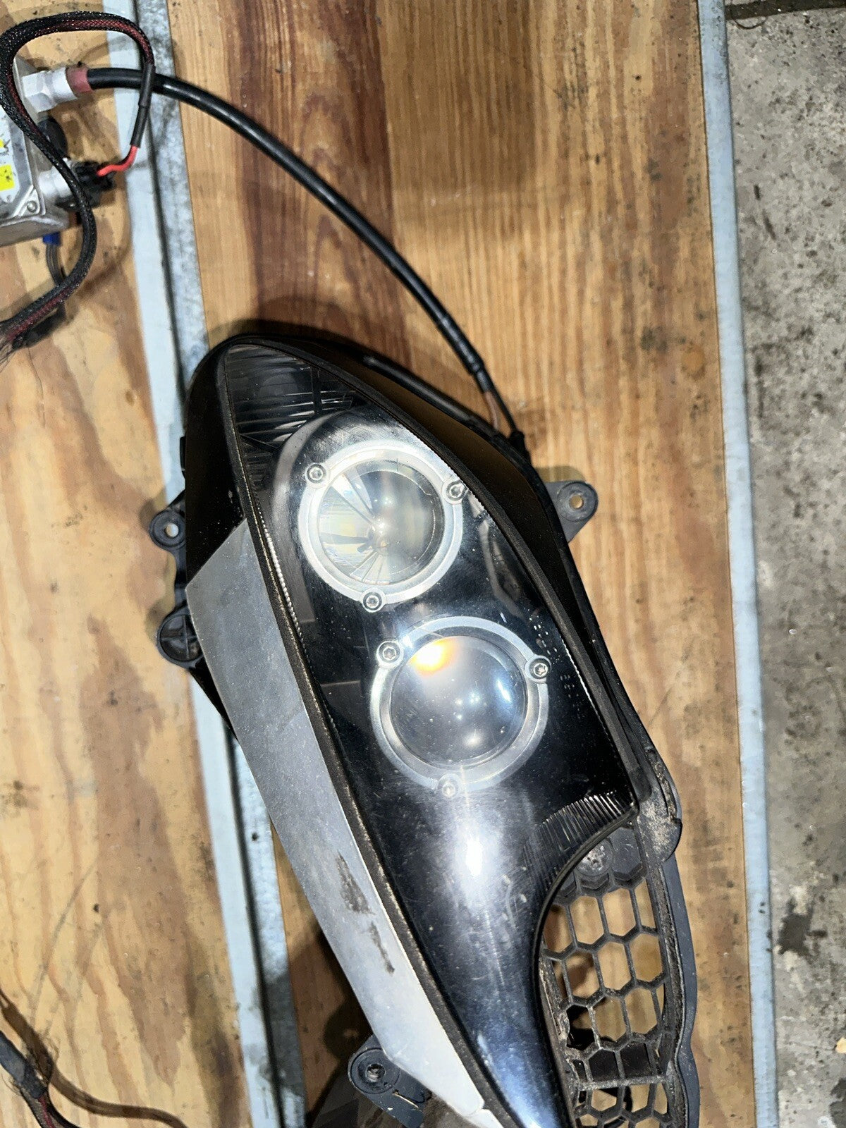 03-05 YAMAHA YZF R6 FRONT HEADLIGHT HEAD LIGHT LAMP HID