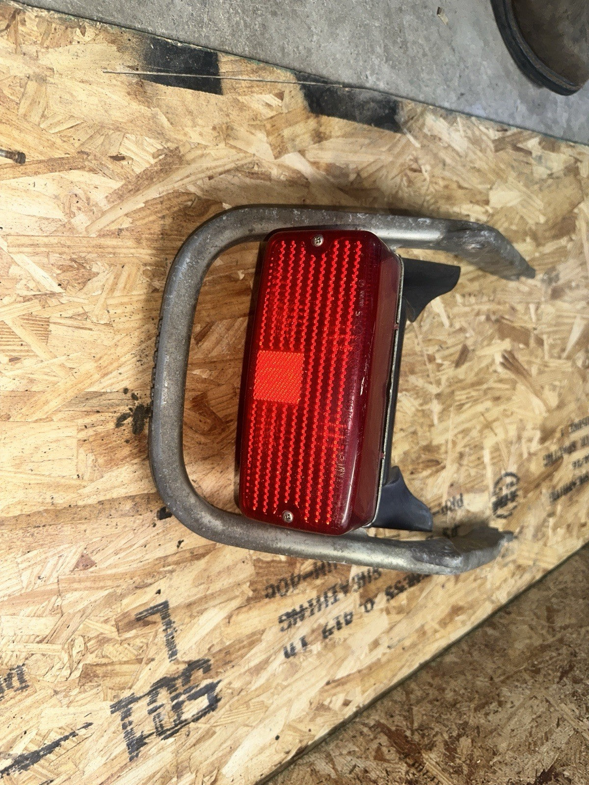 1980 yamaha xs850s PASSENGER REAR SEAT GRAB BAR HANDLE Taillight