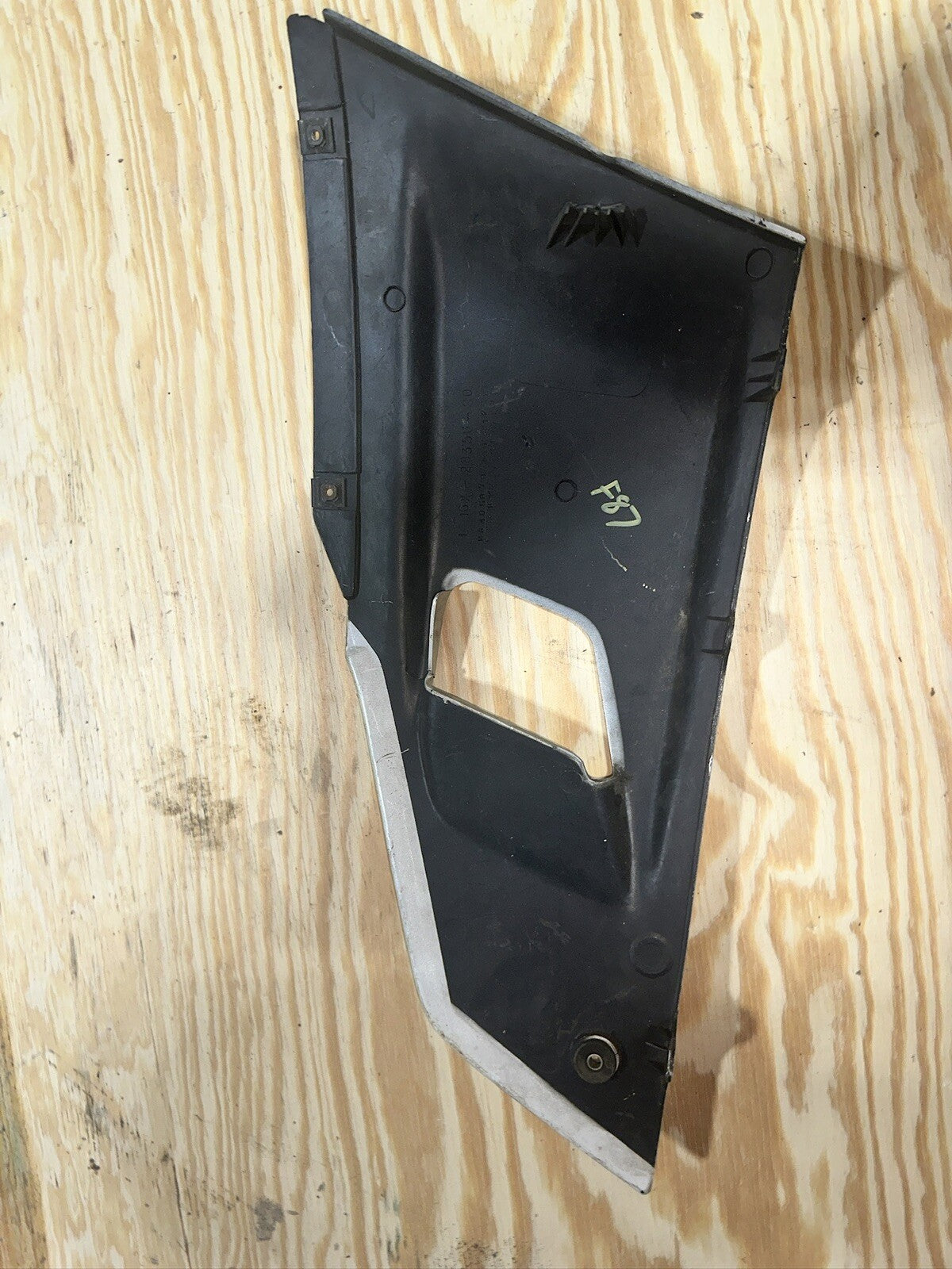 1987 YAMAHA FZ600 LEFT MID UPPER SIDE FAIRING COWL PLASTIC