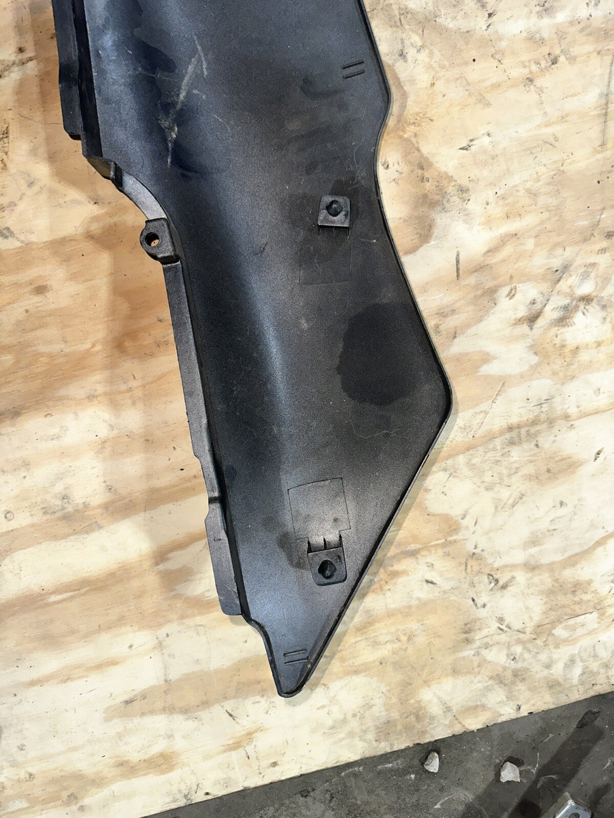 89-97 YAMAHA FZR600 RIGHT REAR BACK TAIL FAIRING COWL SHROUD