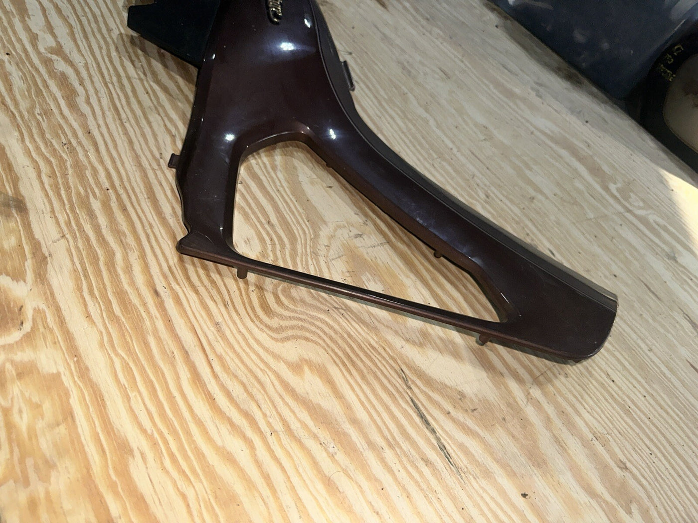 83-85 YAMAHA VENTURE ROYALE XVZ1200D RIGHT MID SIDE FAIRING COWL PLASTIC COVER