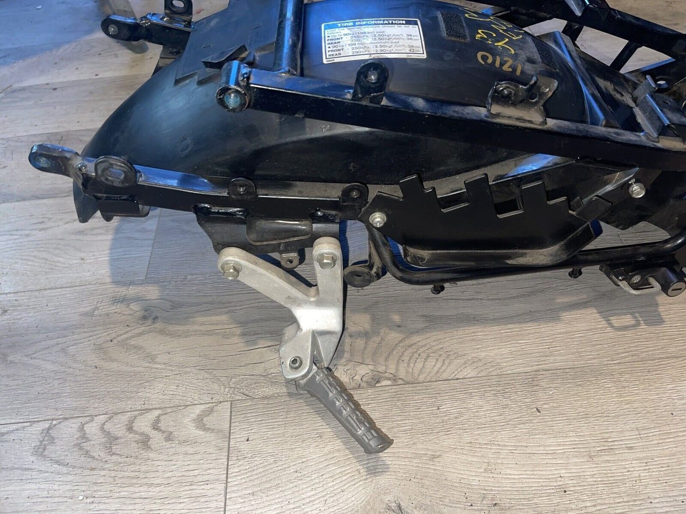 1994 YAMAHA FZR1000 Subframe 