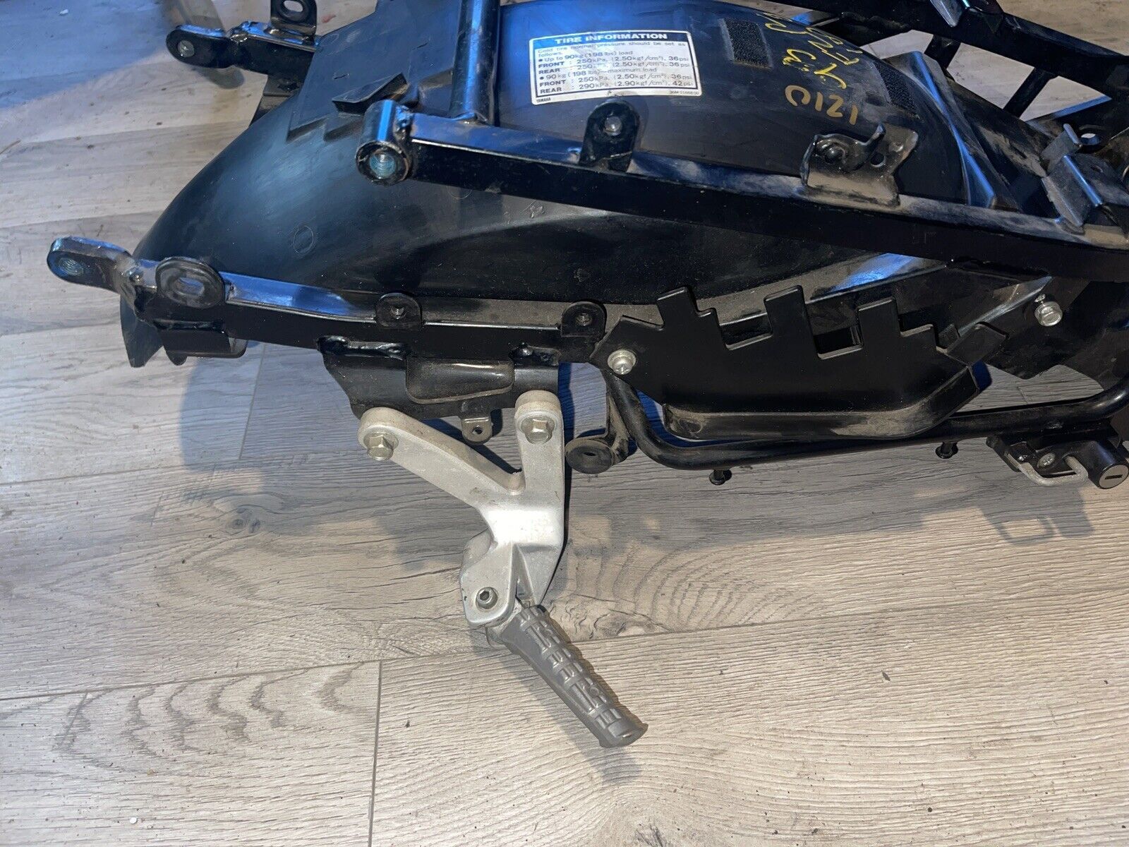 1994 YAMAHA FZR1000 Subframe 