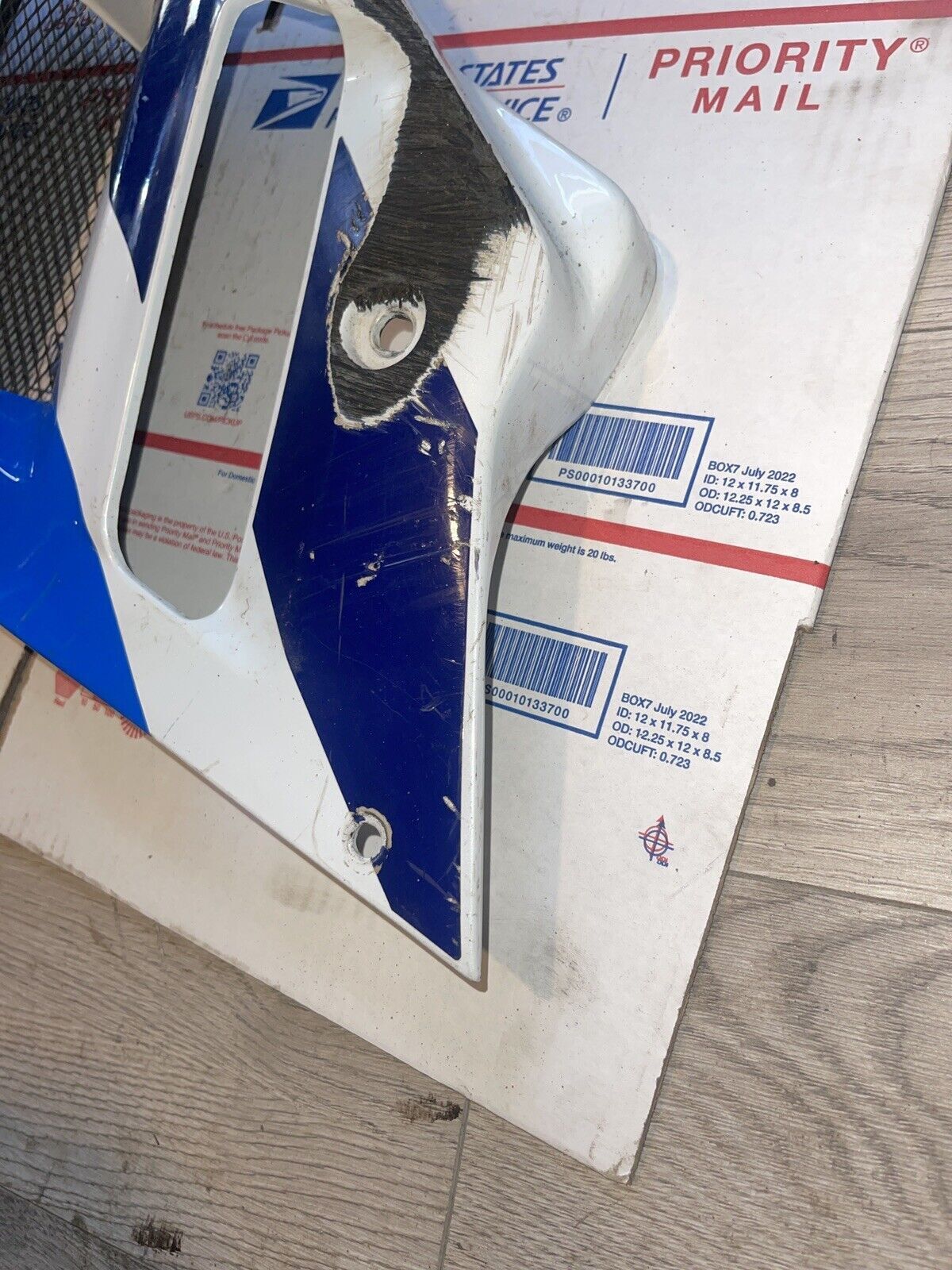 1991-1992 Suzuki GSXR 750 left side fairing, left mid fairing plastic, OEM