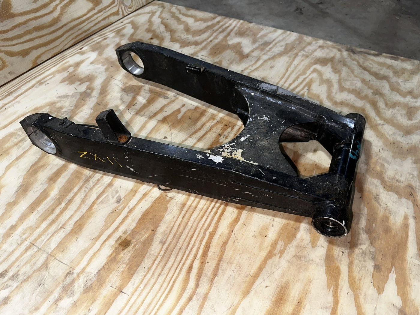 Rear Swingarm Assy. / Complete Back Swing Arm 95-01 ZX11 Ninja ZX-11 ZX1100D