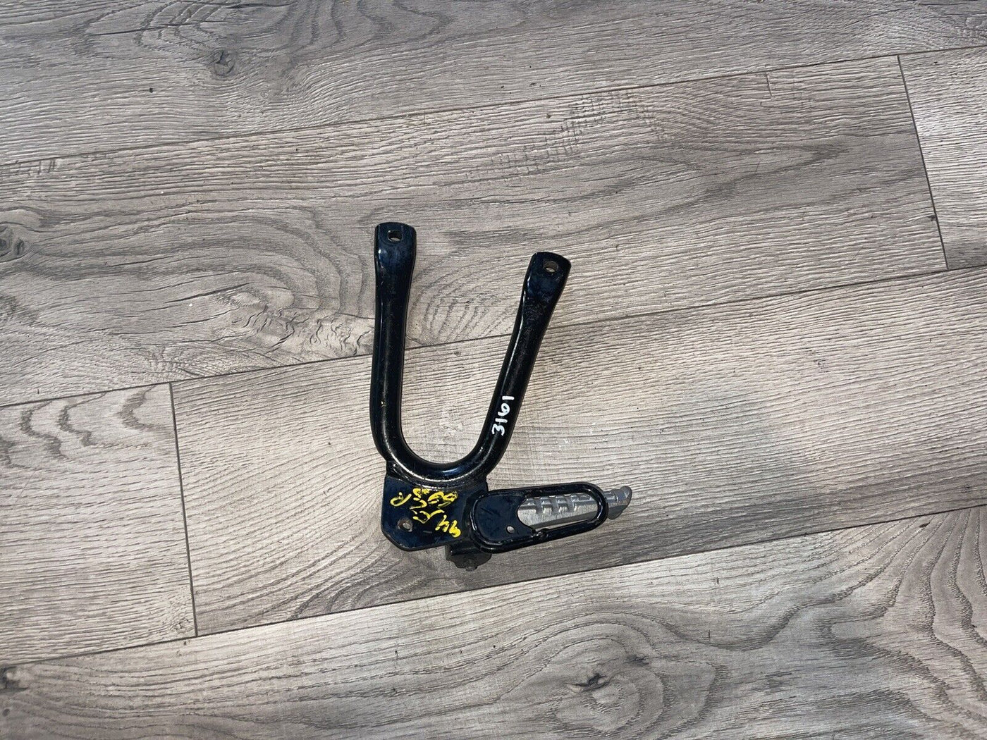 89-99Yamaha FZR600 Right Rear Foot Peg