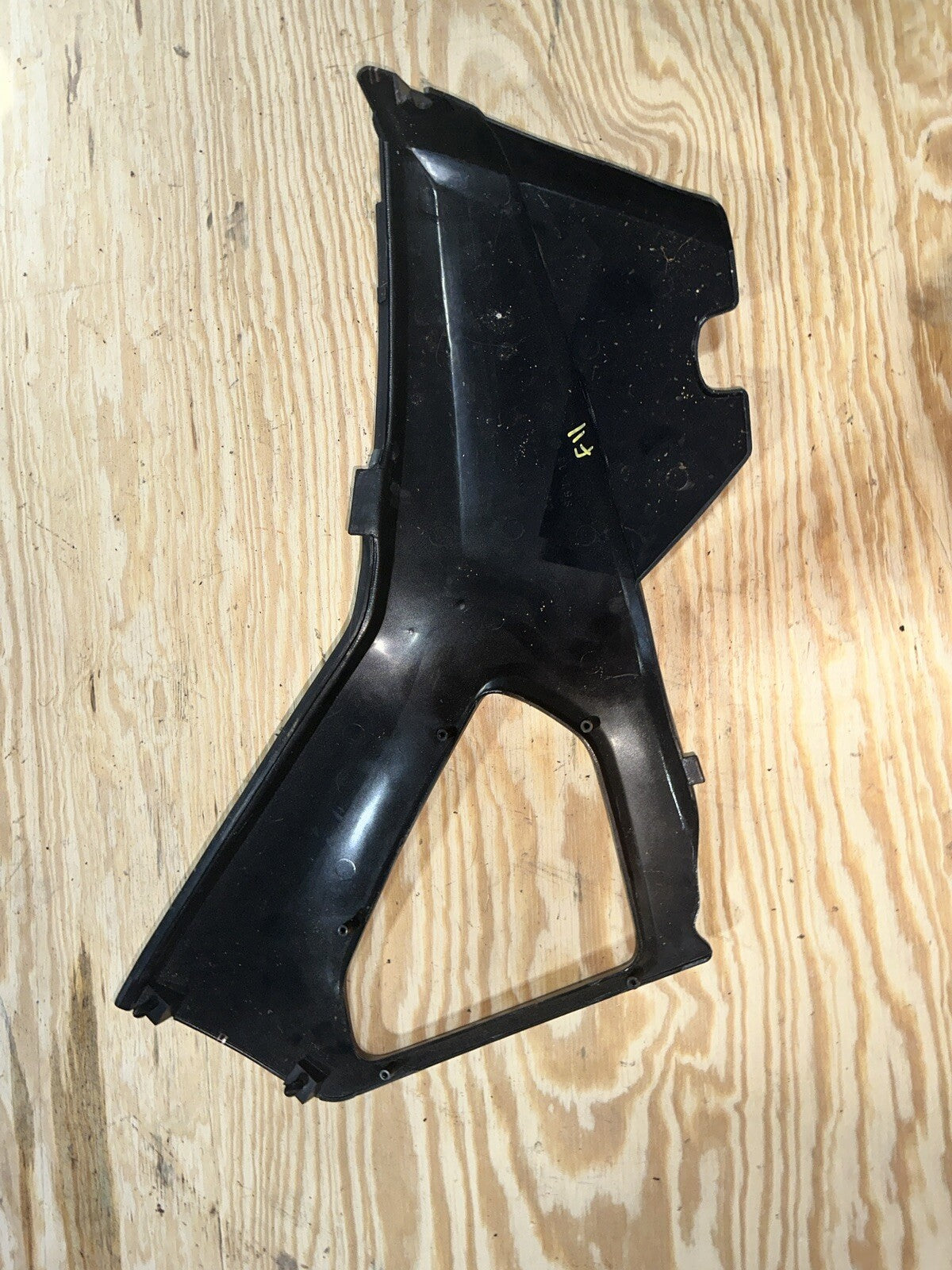 83-85 YAMAHA VENTURE ROYALE XVZ1200D RIGHT MID SIDE FAIRING COWL PLASTIC COVER