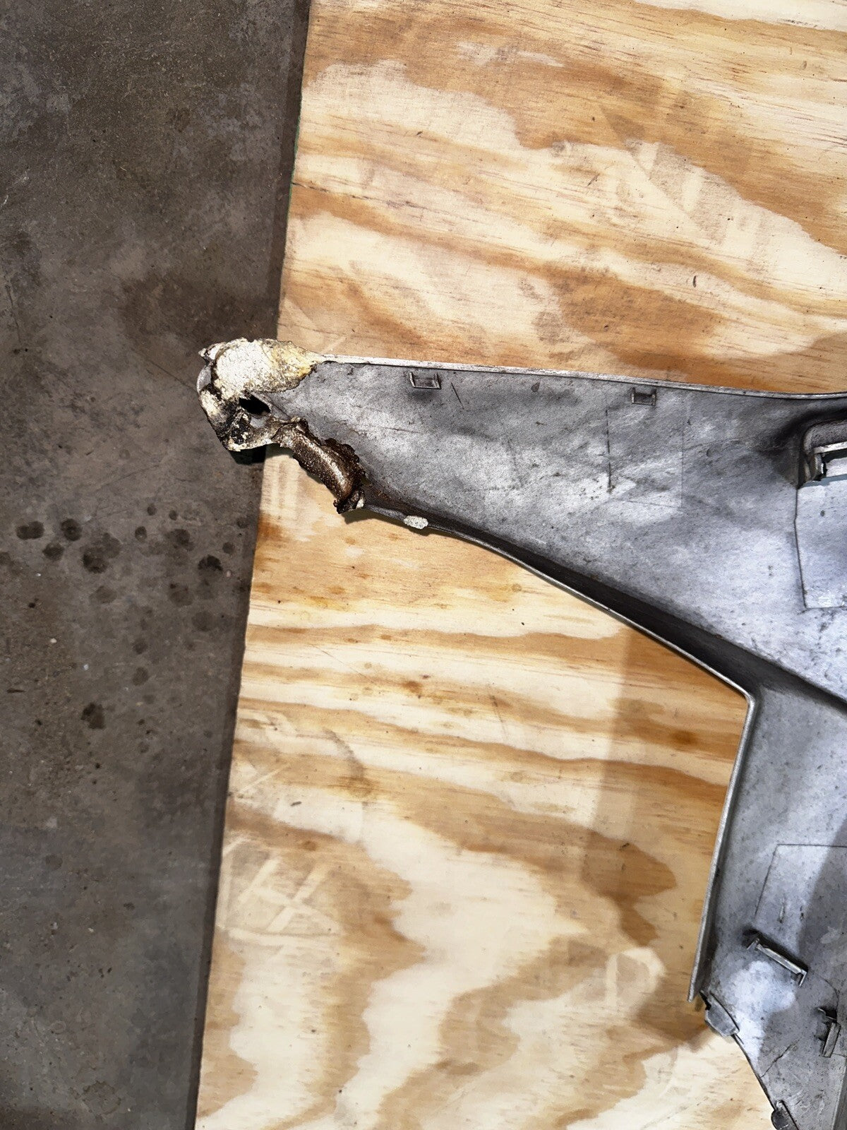 2008 - 2010 Suzuki GSXR 600 / 750 Right Lower Mid Fairing