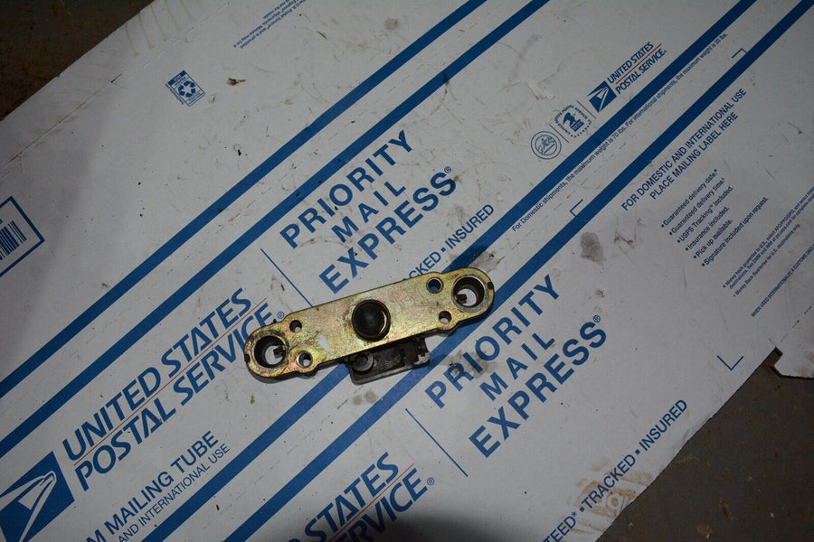 SUZUKI 94 95 96 97 RF900R RF 900 R SEAT LOCK LATCH BRACKET OEM 